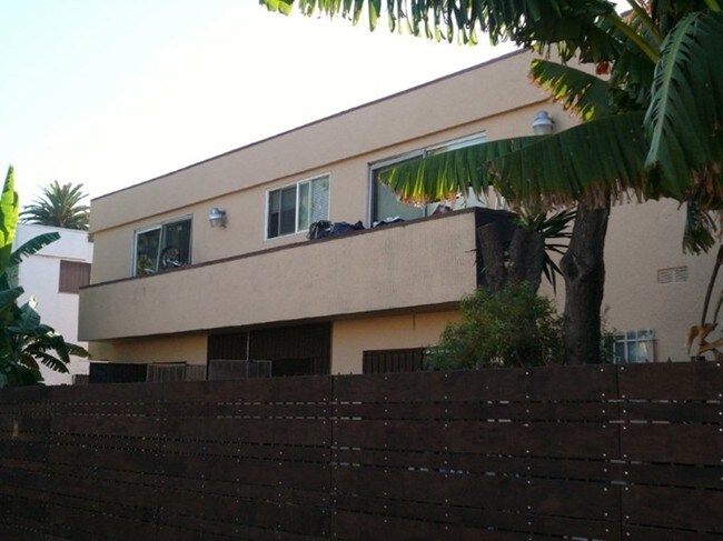 Building Photo - 2718 S Cochran Ave