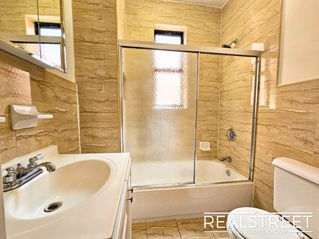 Building Photo - Lovely 2 BR in Bed Stuy near Trains