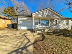 Building Photo - 3 Bedroom Home in Shawnee