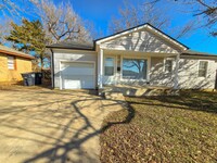 Building Photo - 3 Bedroom Home in Shawnee