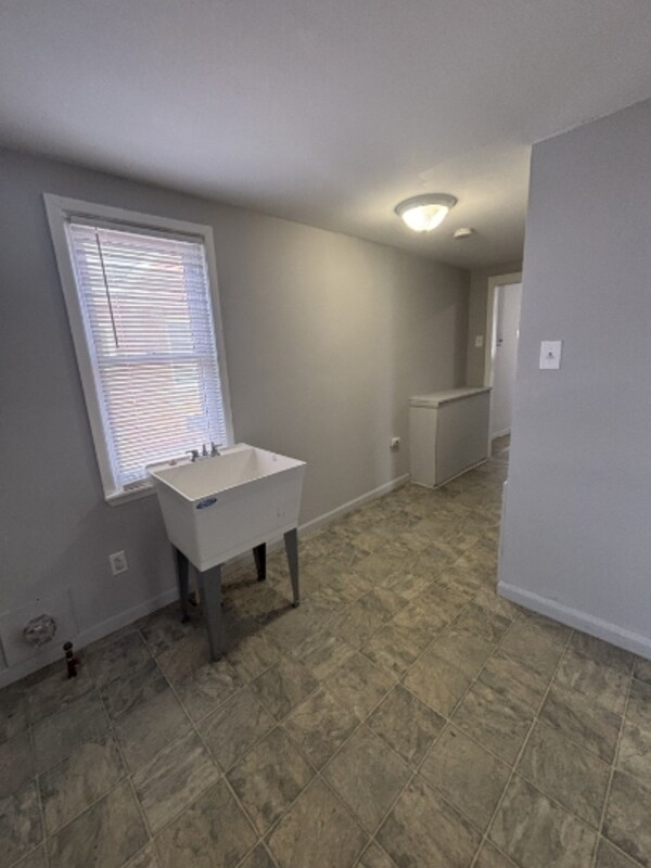 Building Photo - 1520 Fort Park Blvd