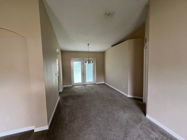 Building Photo - 15 Prestwick Ln