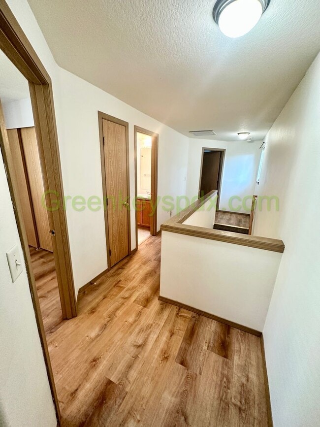 Building Photo - 3-Bedroom, 2-Bathroom Row House Near Alber...