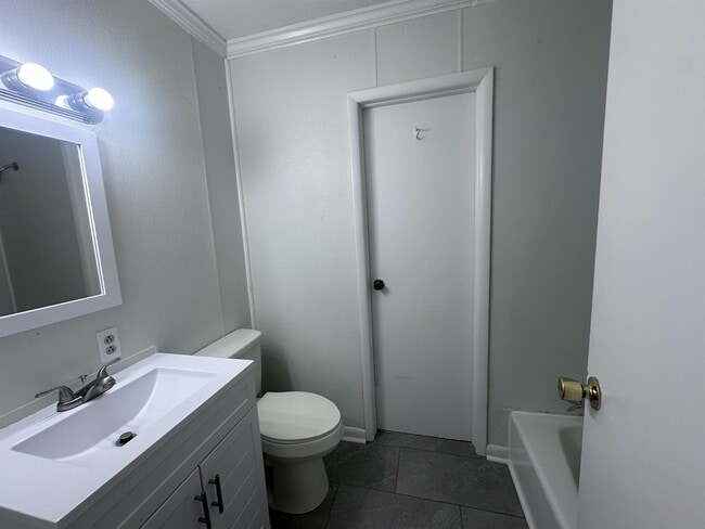 Building Photo - 1009 Plainview Dr