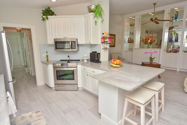 Building Photo - 1020 SW Balmoral Trce