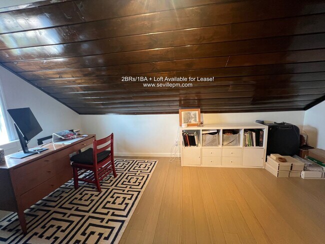 Building Photo - CHARMING 2 BEDROOM /1 BATHROOM HOME W/LOTS...