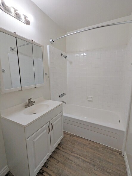 Building Photo - 3827 Girard Ave