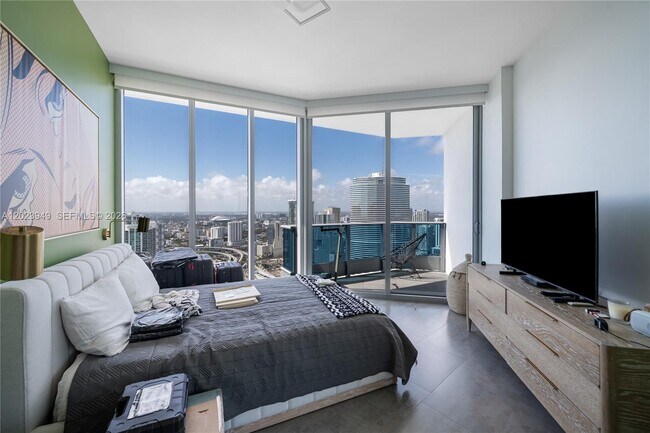 Building Photo - 200 Biscayne Blvd Way