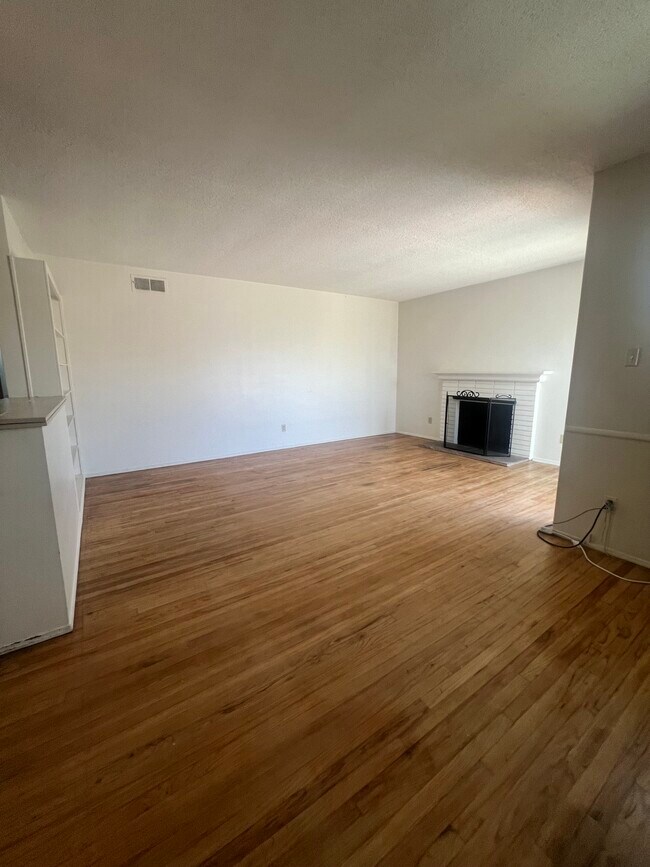 Building Photo - 3901 W 186th St