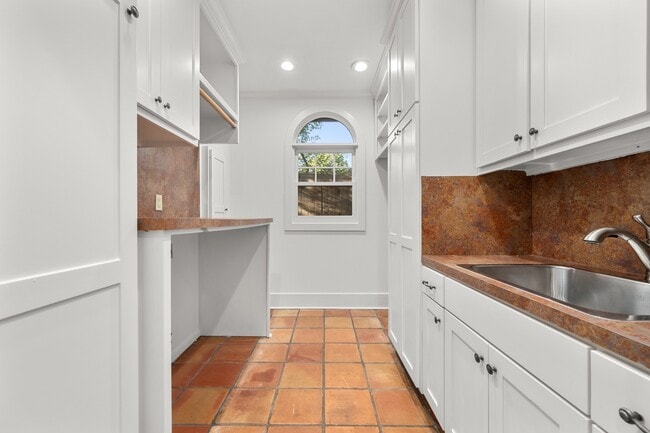 Building Photo - 1301 Kent Ln