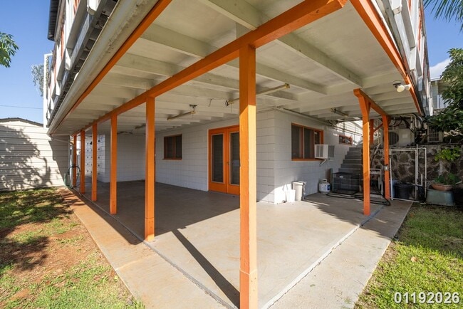 Building Photo - $2,600 / 1br - 1 BED 1 BATH DUPLEX (Honolulu)