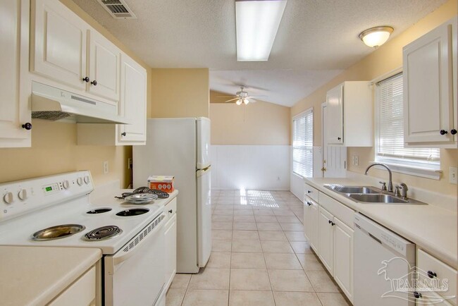 Building Photo - 6747 Cedar Ridge Cir