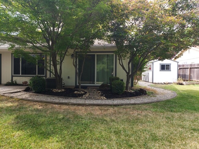 Building Photo - Beautifully Updated Single Level