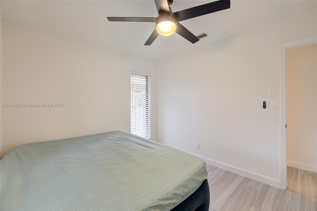 Building Photo - 21553 Chipmunk Ln