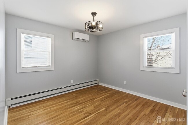 Building Photo - 19 Evelyn Ct