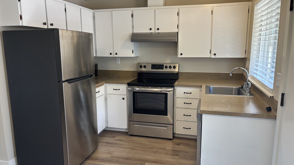 Kitchen - 7800 Stinson Ave