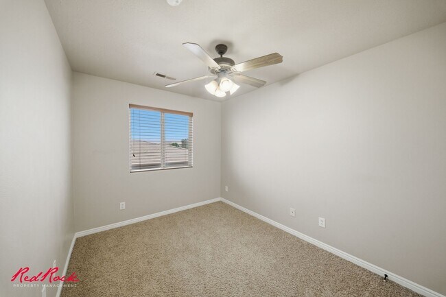 Building Photo - 2422 S River Rd