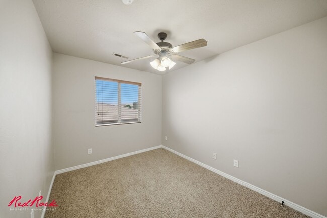 Building Photo - 3 Bedroom Townhome In Great Location!