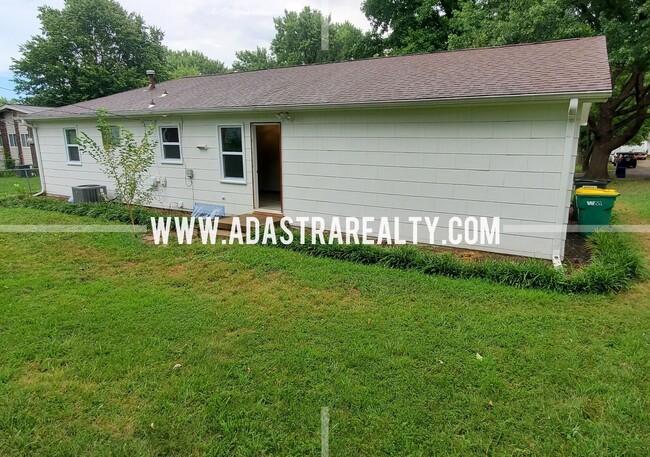 Building Photo - Very Nice North Overland Park Duplex-Avail...