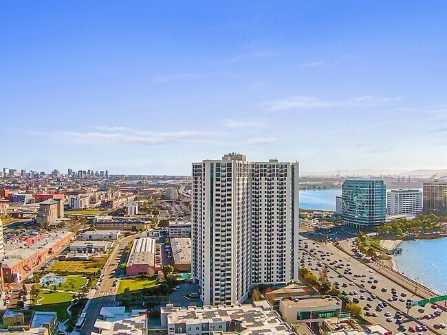 Building Photo - Stunning views of SF and the Bay from the ...