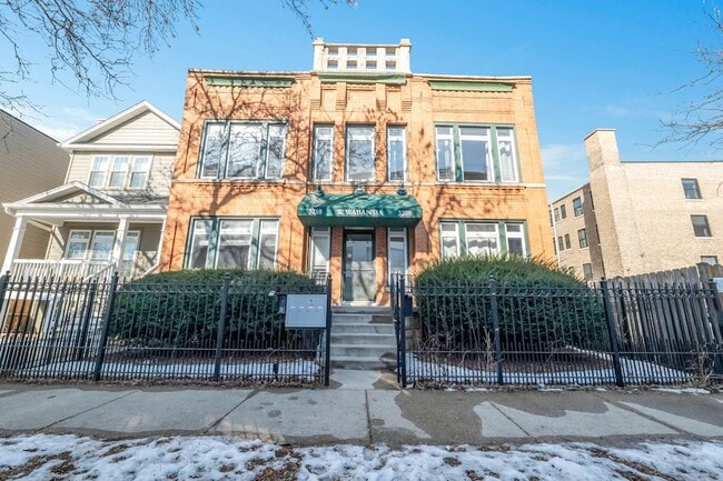 Building Photo - 3208 W Wabansia Ave