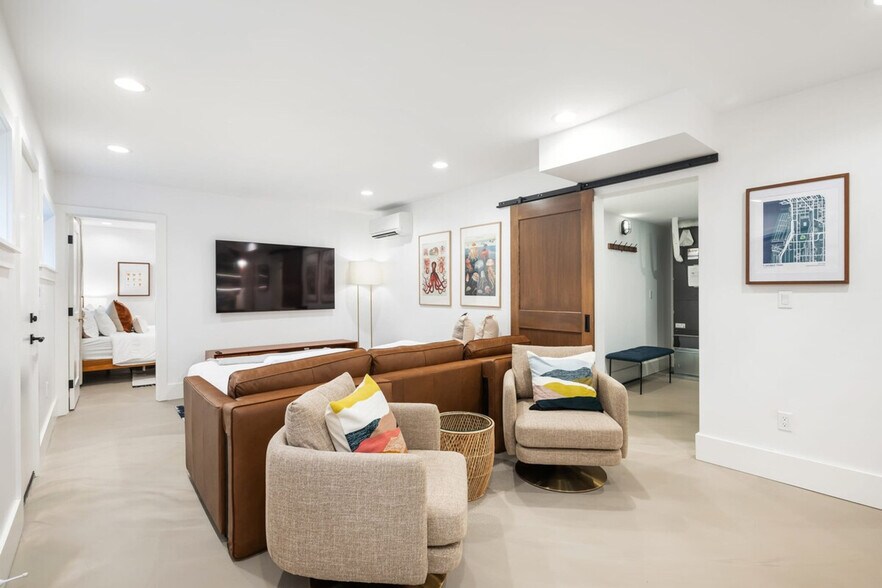 Building Photo - 2457 4th Ave W