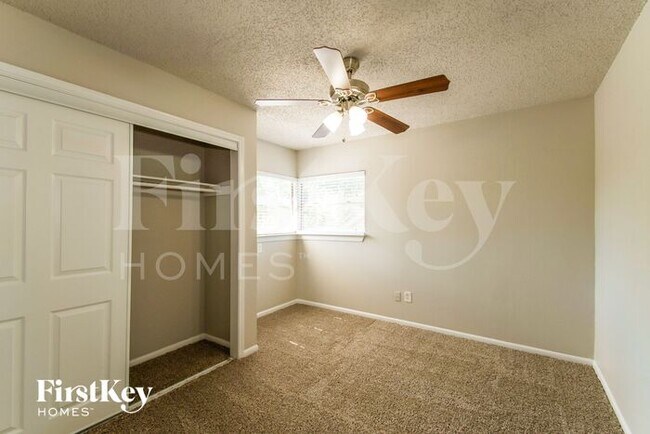 Building Photo - 1219 Catskill Dr