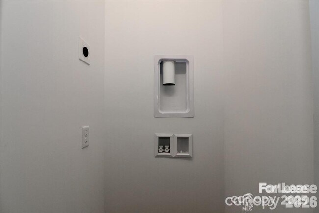 Building Photo - 3967 Newhall Dr NW