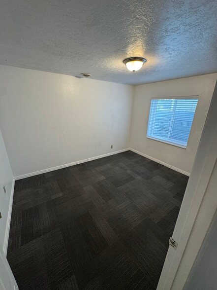 Building Photo - 595 N 1200 E