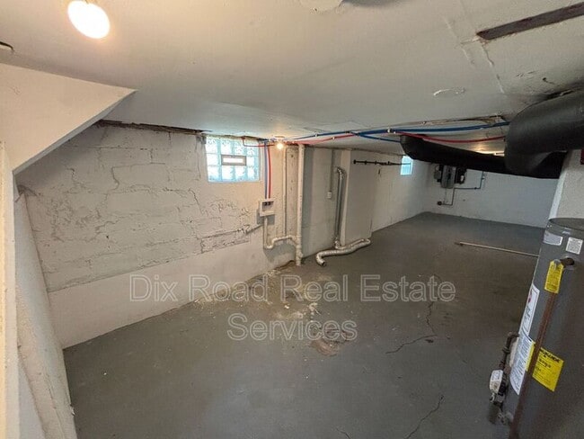 Building Photo - 3701 Iona Ave