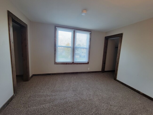 Building Photo - Three Bedroom Home in Battle Creek