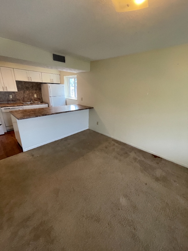 Building Photo - 1662 Summit St