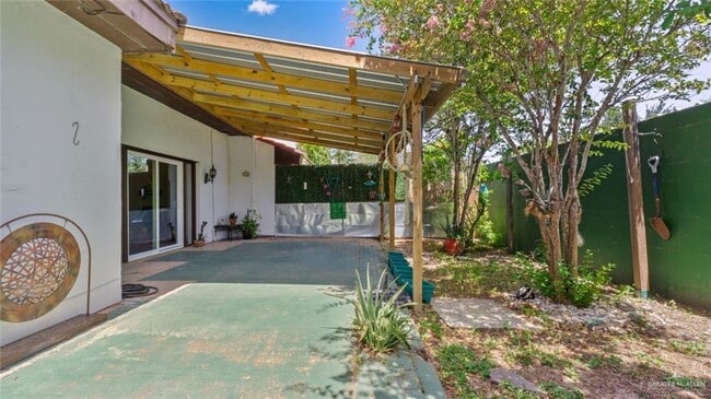 Building Photo - 10 Shasta E Ave