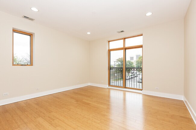 Building Photo - 5766 N Lincoln Ave