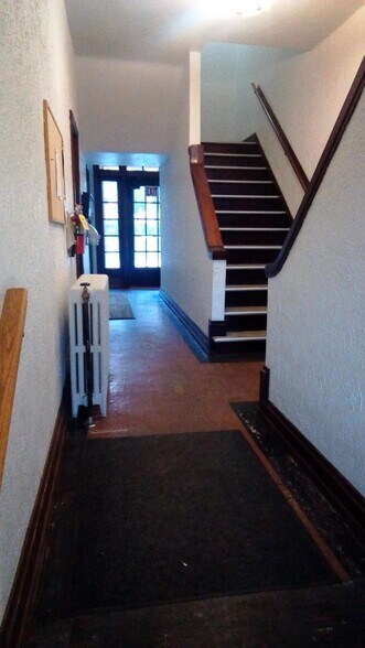 Common hall - 27 N State St