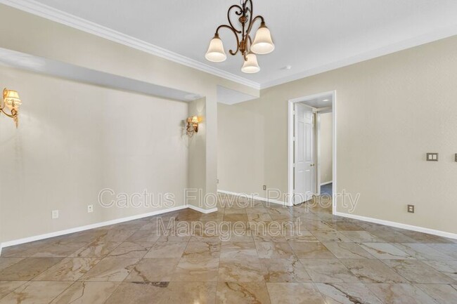 Building Photo - 1811 W Maplewood Pl