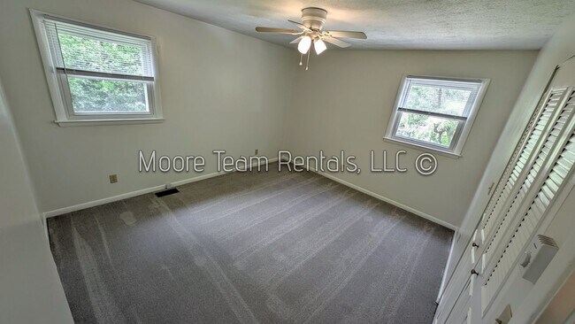 Building Photo - 3/2 House W/ Basement Garage/Storage
