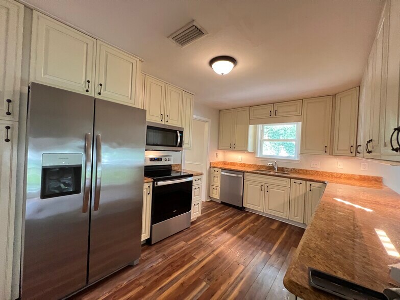 Building Photo - 27 Bayou View Dr