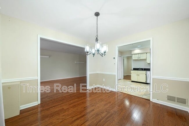Building Photo - 113 Pinecrest Ln