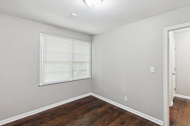 Building Photo - 1608