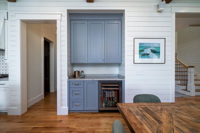 Building Photo - Fully Furnished Home In The Groves