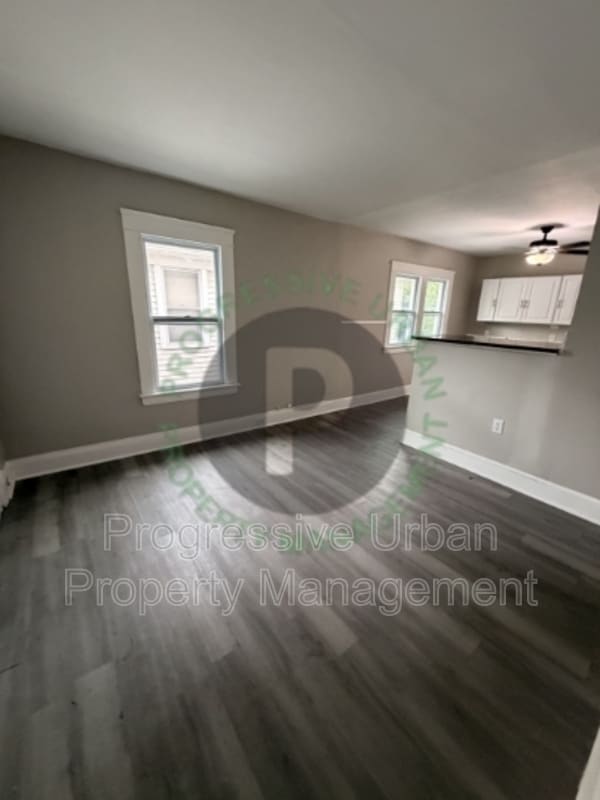 Building Photo - 15619 School Ave