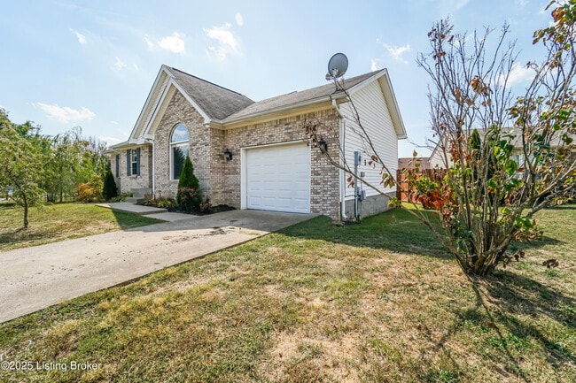 Building Photo - 10116 Greenfield Woods Cir
