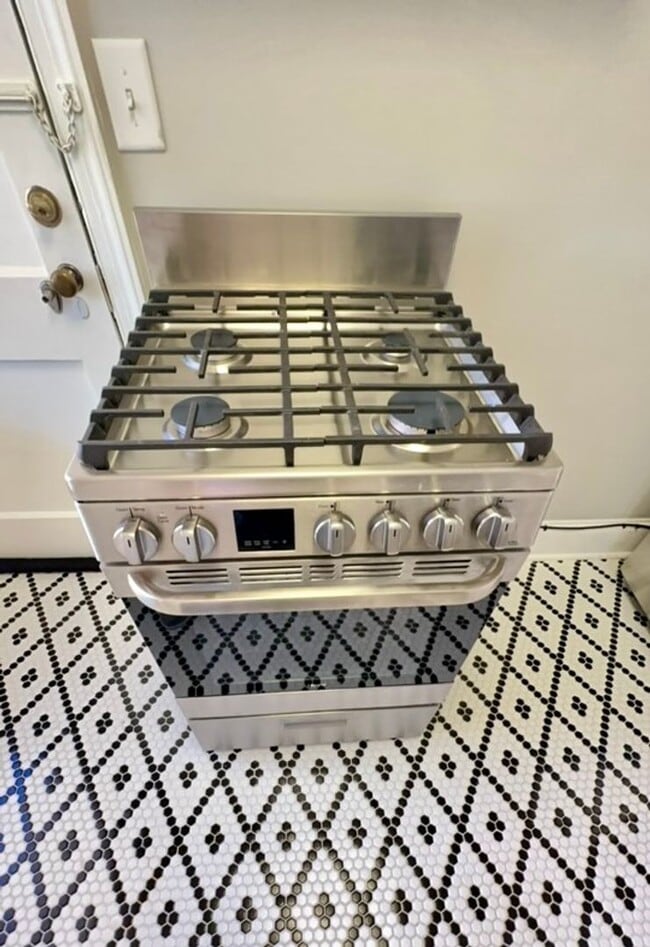 Building Photo - Bright & Modern Renovated 1-Bedroom Condo in Heathwood Court