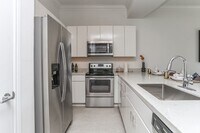 Building Photo - Spacious 1 Bed Apt with Exclusive Move-In ...