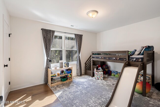 Building Photo - 1561 Scranton Ave