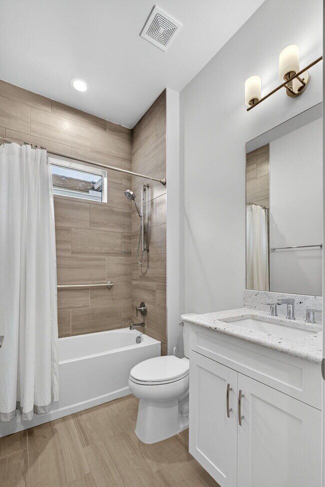 Building Photo - 9901 Regency Wy