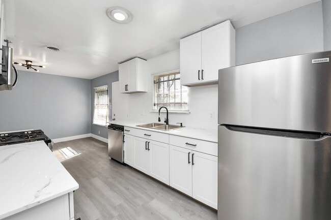 Building Photo - 5606 Elmlawn Dr