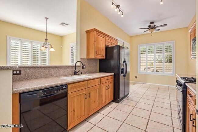 Building Photo - 4614 E Prickly Pear Trail