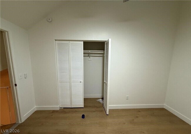 Building Photo - 460 Elm Dr